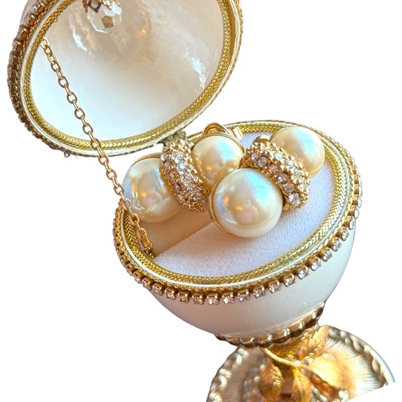 Vintage C1980s gold simulated pearl rhinestone clip on earrings stamped designer - Picture 1 of 14